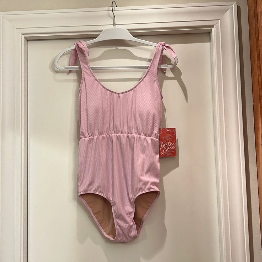 NWT Kortni Jeane Light Pink Ribbed One Piece Swimsuit — size small